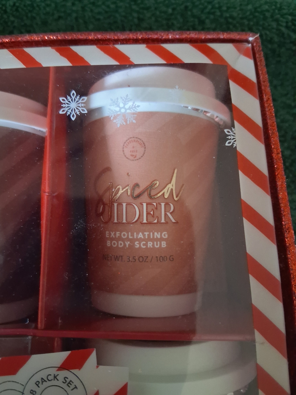 Peppermint Letters to Santa Exfoliating Body Scrub Set - Red - Picture 4 of 6